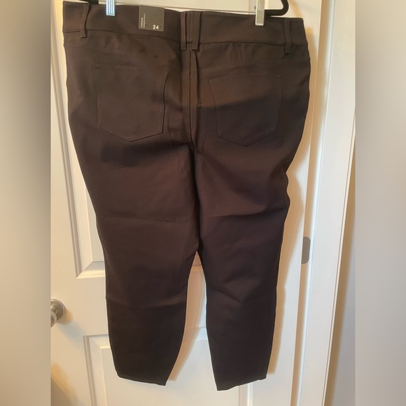BNWT torrid size 24 black ponte jegging - Picture 3 of 3